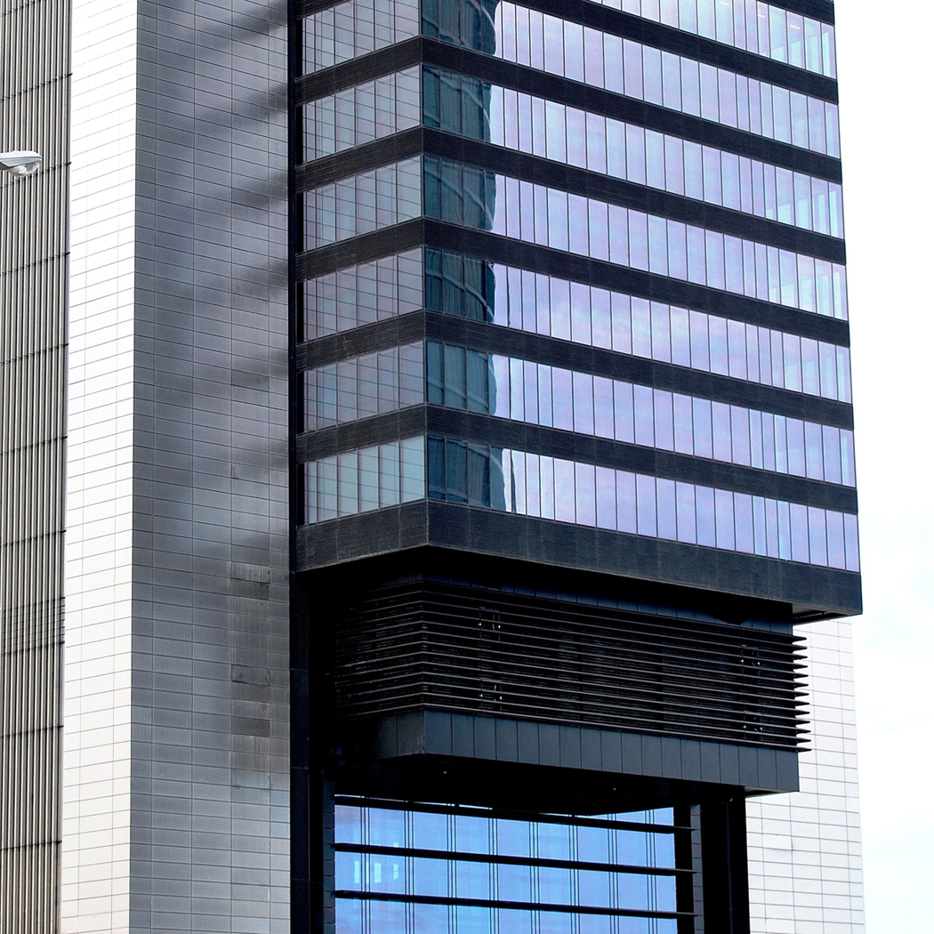 blind in double glass, CajaMadrid by Foster [275] filt3rs